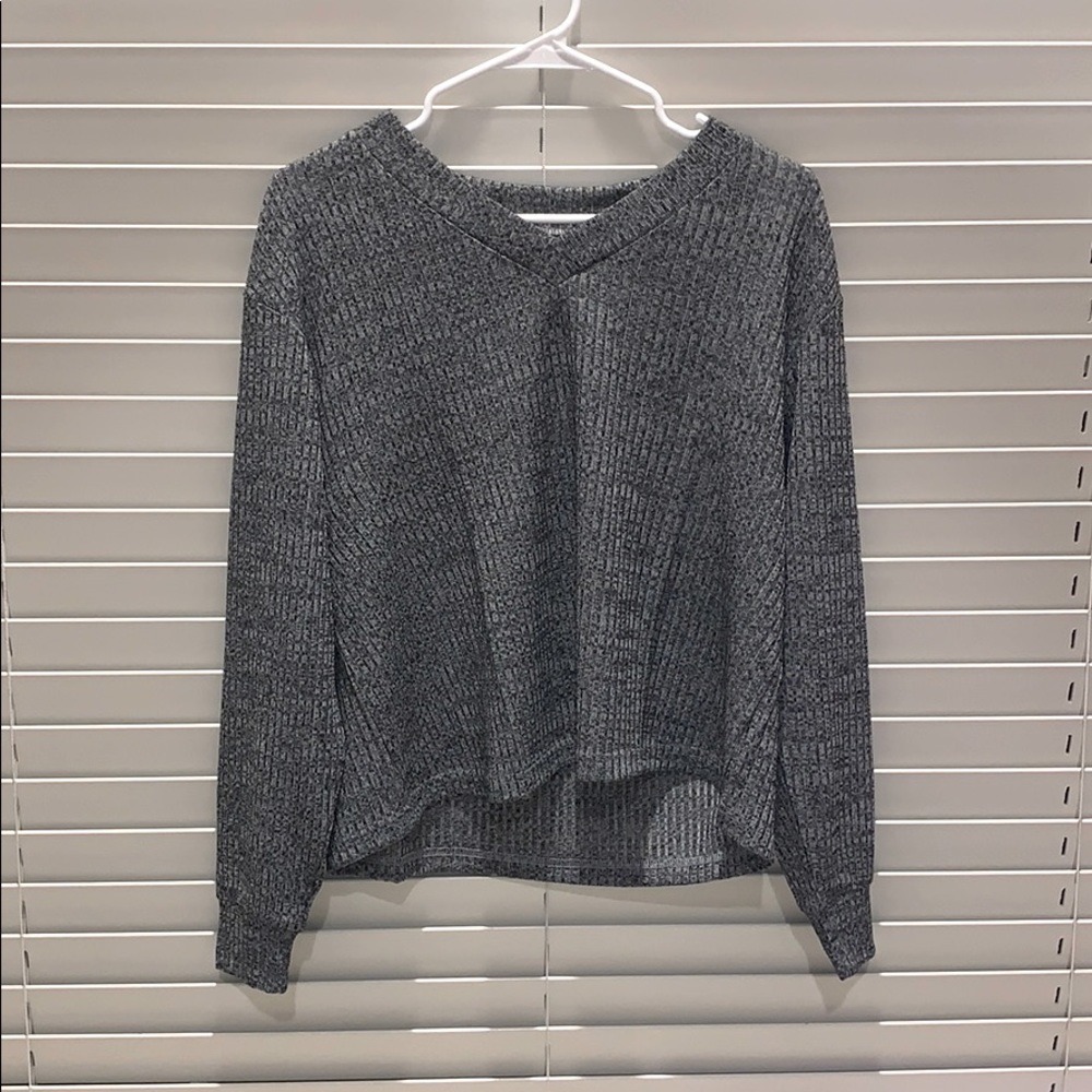 grey sweater!!